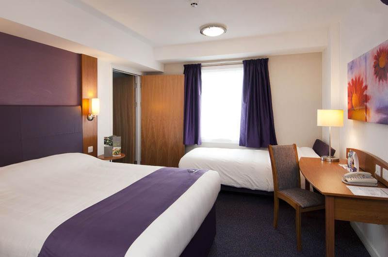 Premier Inn Derby West Exterior foto